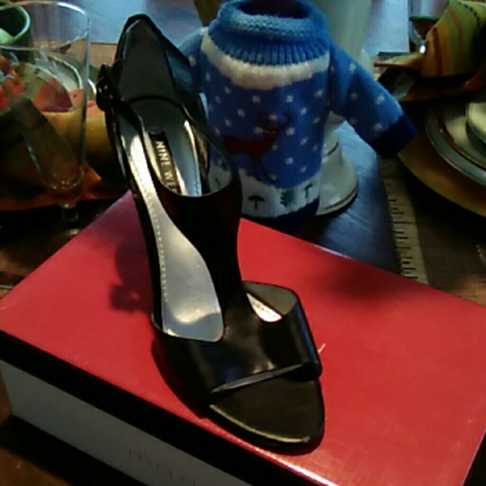 Shoes - Picture 2 of 3